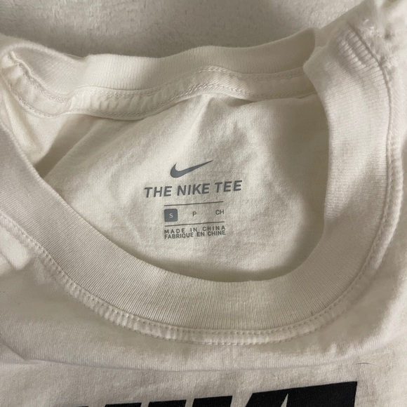 Nike Cropped T-Shirt - Picture 3 of 4